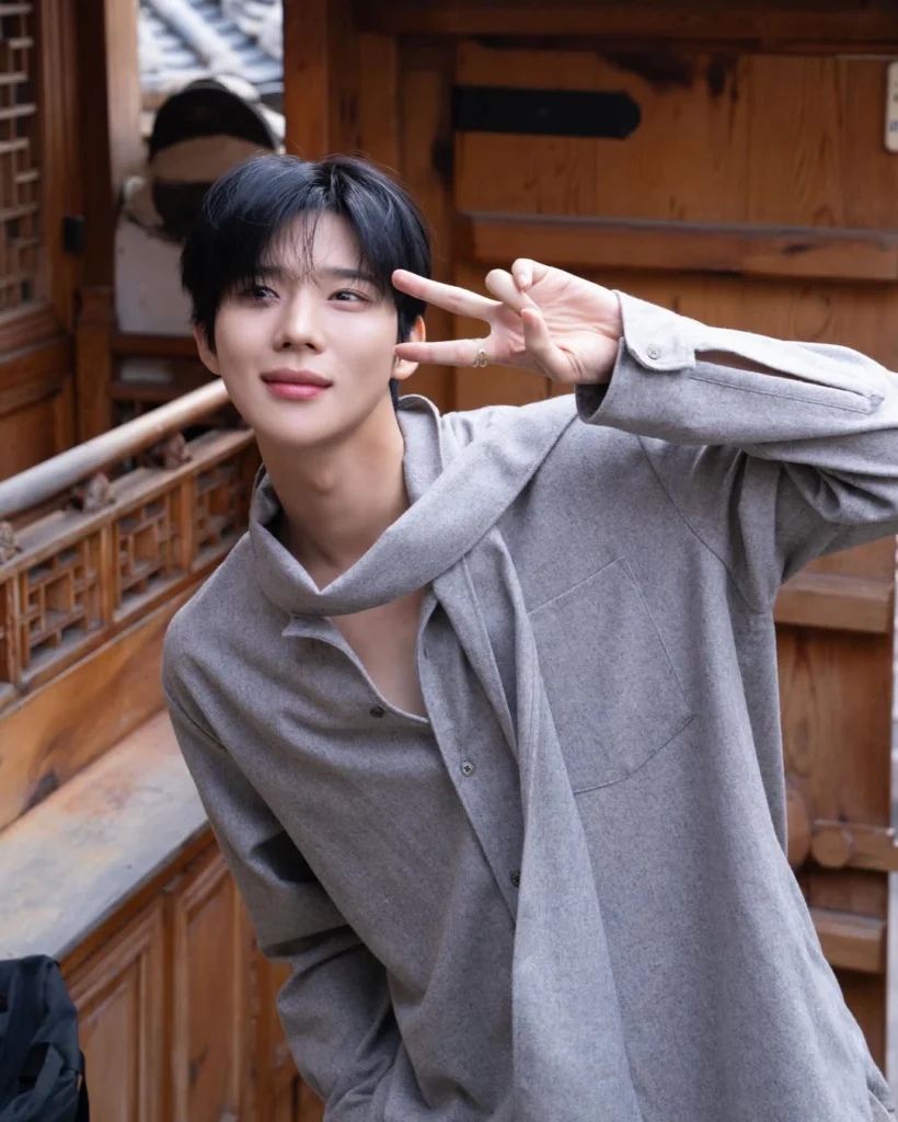 moon-sang-min-my-nam-pavane-xuat-than-tu-runway-3