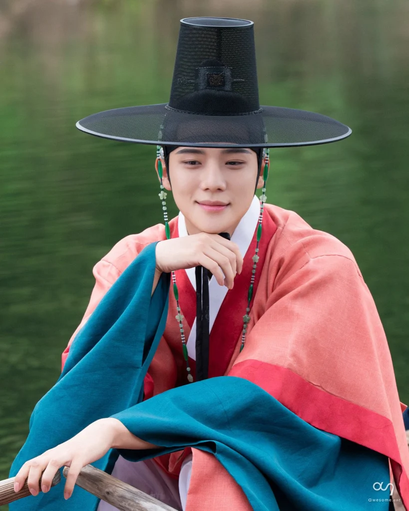 moon-sang-min-my-nam-pavane-xuat-than-tu-runway-7