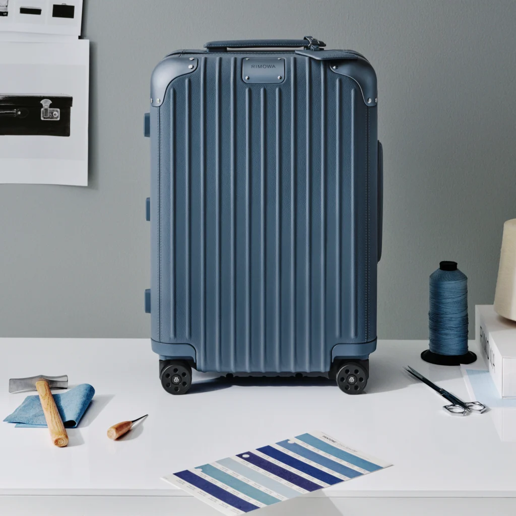 rimowa-gioi-thieu-hai-sac-mau-moi-cho-dong-vali-distinct