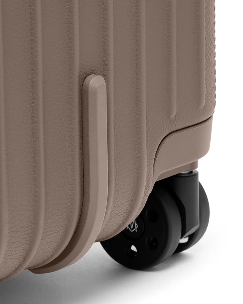 rimowa-gioi-thieu-hai-sac-mau-moi-cho-dong-vali-distinct-17