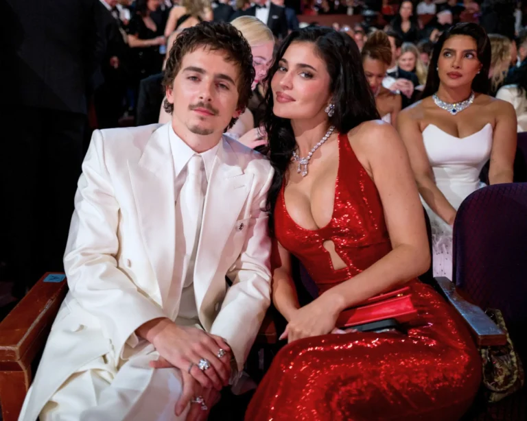 trang-phuc-tham-do-thumb