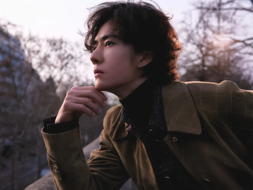 vuong-nhat-bac-mang-3-phong-cach-toi-pfw-8