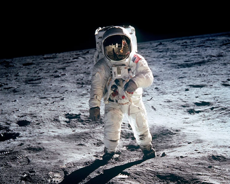 5 Bí ẩn về Mặt trăng mà các sứ mệnh Artemis có thể giải đáp