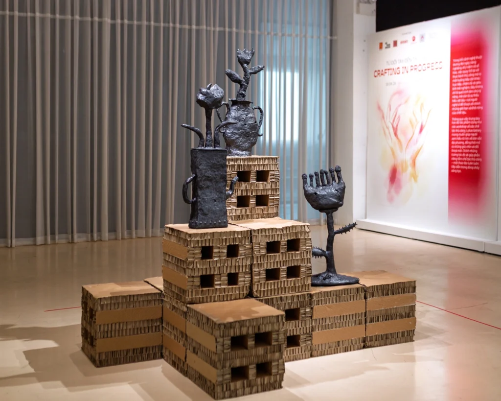 Từ đôi tay đến tạo tác Hành trình hồi sinh bản sắc qua kỹ nghệ thủ công