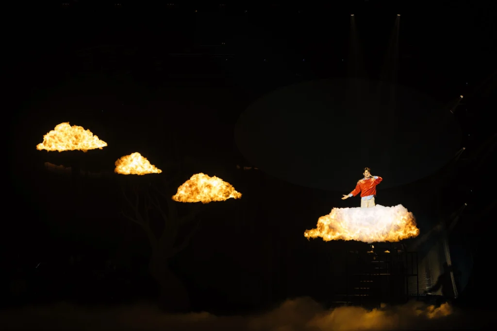 buitruonglinh-goi-tron-hanh-trinh-am-nhac-vao-live-concert-dau-tien-2