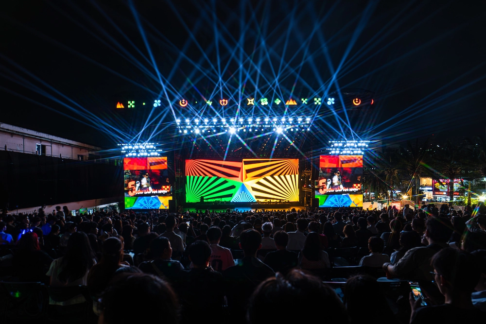 hoang-dung-phung-khanh-linh-dem-bat-ngo-lon-den-san-khau-sao-concert-19