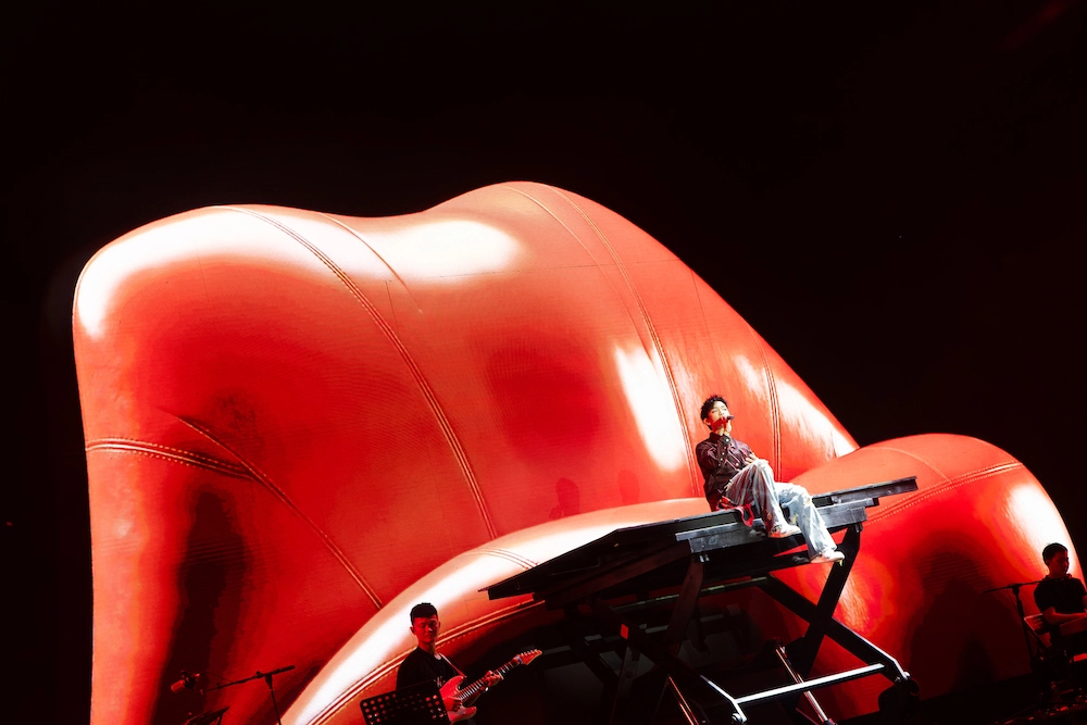 hoang-dung-phung-khanh-linh-dem-bat-ngo-lon-den-san-khau-sao-concert-2