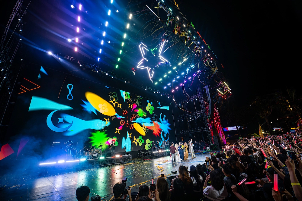 hoang-dung-phung-khanh-linh-dem-bat-ngo-lon-den-san-khau-sao-concert-20