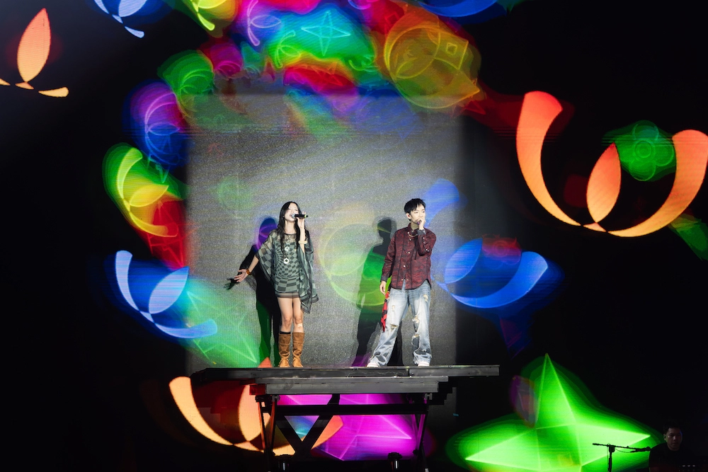 hoang-dung-phung-khanh-linh-dem-bat-ngo-lon-den-san-khau-sao-concert-5