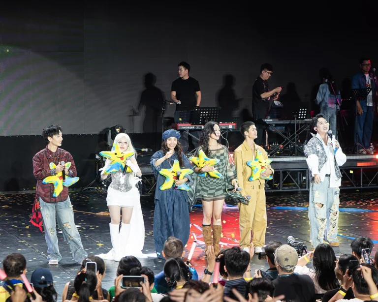 hoang-dung-phung-khanh-linh-dem-bat-ngo-lon-den-san-khau-sao-concert-thum