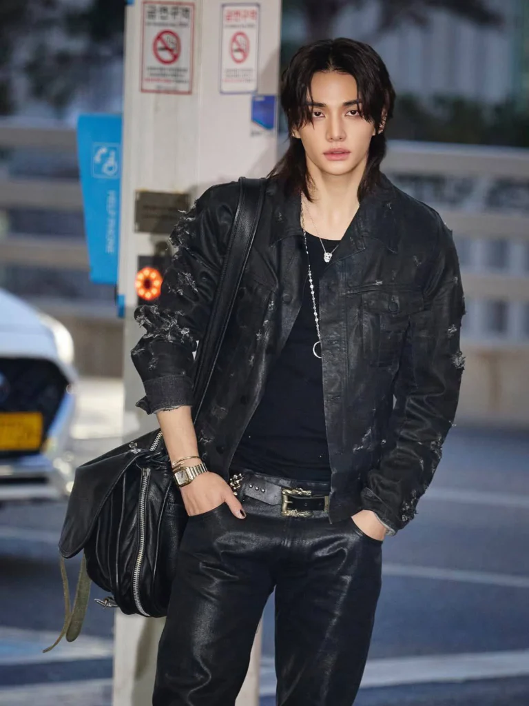 hyunjin-v-den-ly-hien-dien-trang-suc-gi-de-toa-sang-tu-san-bay-den-su-kien