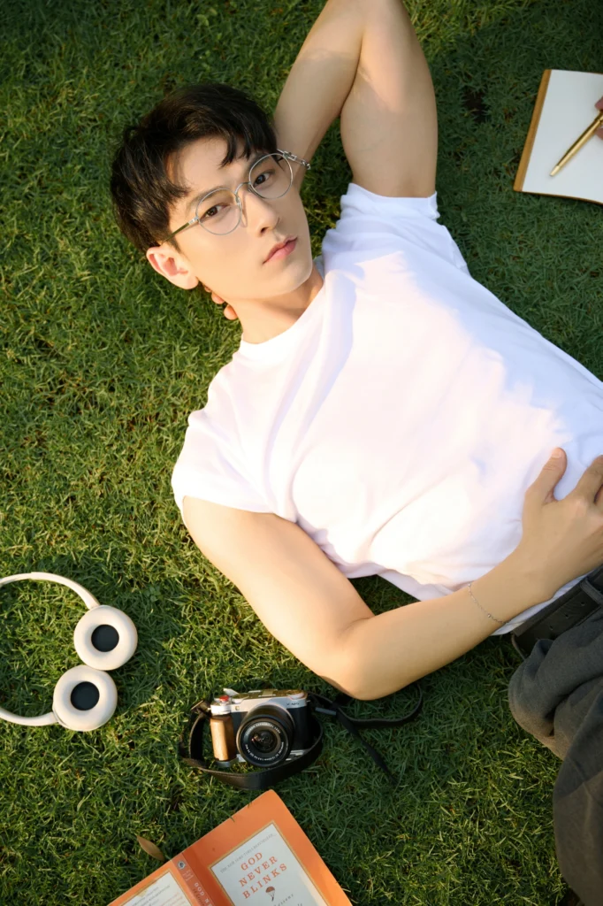 isaac tam y doi thay