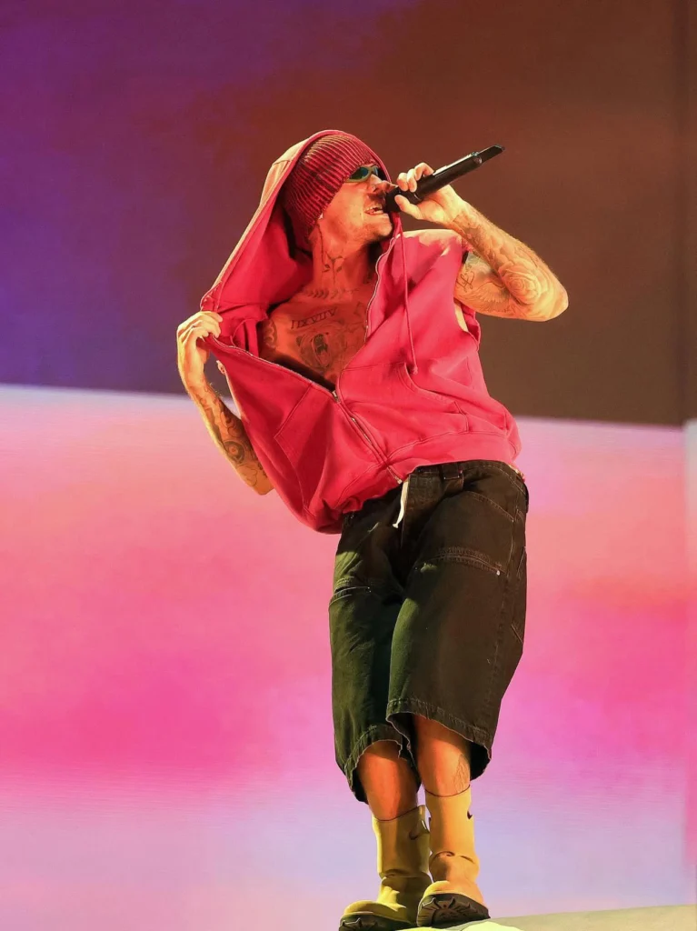 justin-bieber-se-luu-dien-swag-sau-coachella-2026-3