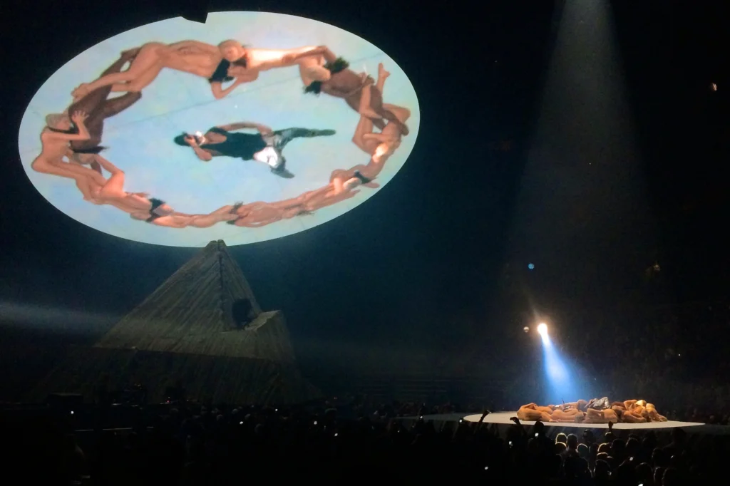 kanye-stage (15)