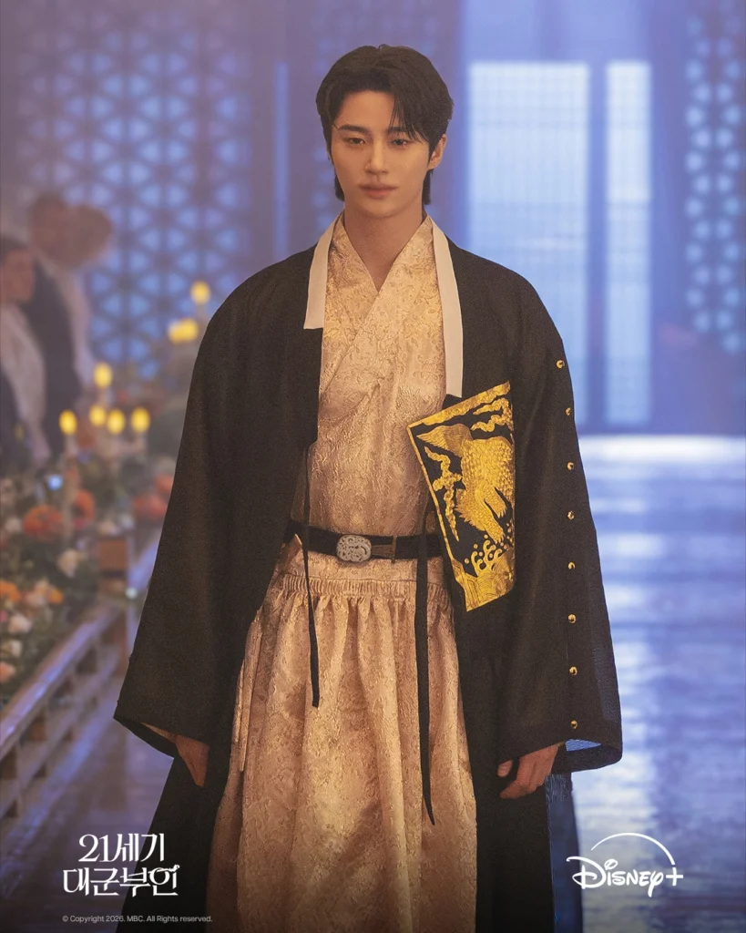 lieu-byeon-woo-seok-co-buoc-qua-hoai-nghi-dien-xuat-voi-perfect-crown-3