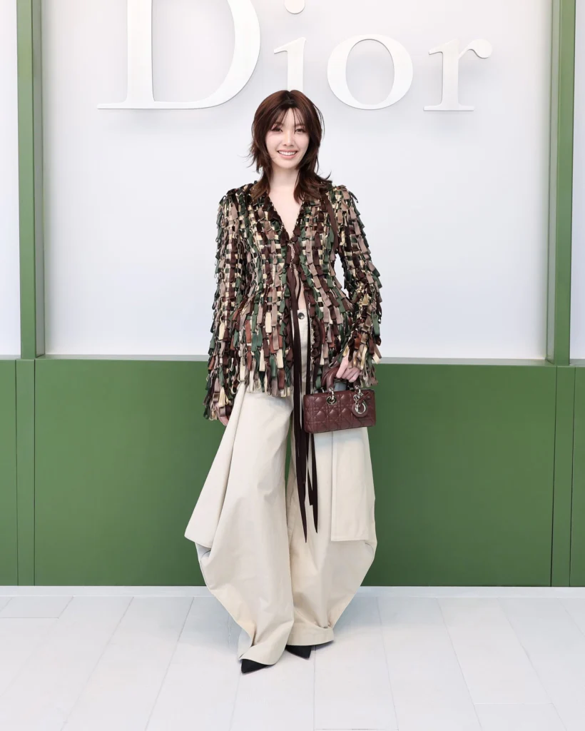 sao-thai-dang-viet-lai-ban-do-quyen-luc-tai-fashion-week-5