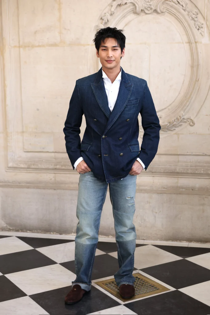 sao-thai-dang-viet-lai-ban-do-quyen-luc-tai-fashion-week-9