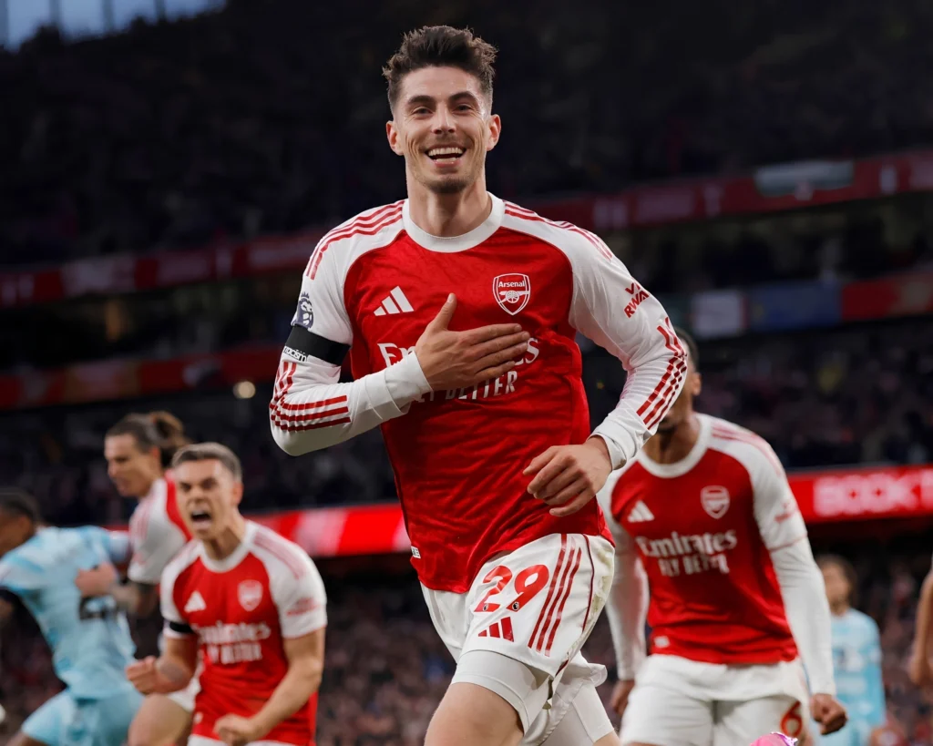 Bình minh khép lại 22 năm đằng đẵng chờ đợi của Arsenal
