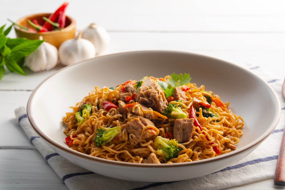 Thêm trứng, thêm xúc xích, thêm topping… và tổng calo cũng tăng nhanh hơn bạn nghĩ.