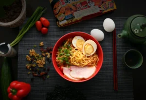 1 gói mì tôm bao nhiêu calo? Lý do bạn mãi không giảm cân