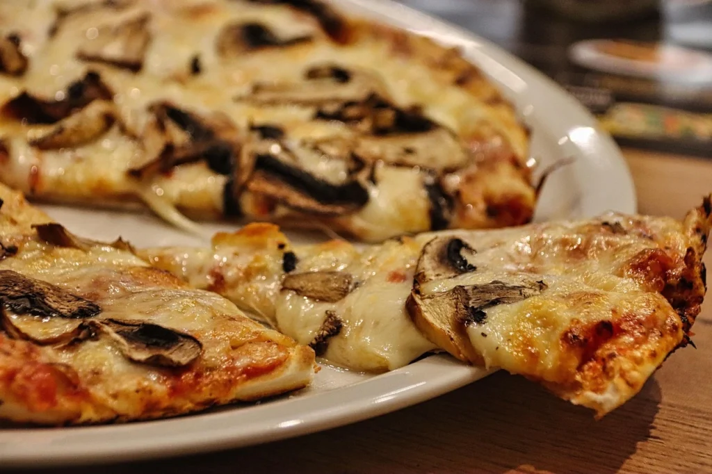 100g pizza bao nhiêu calo