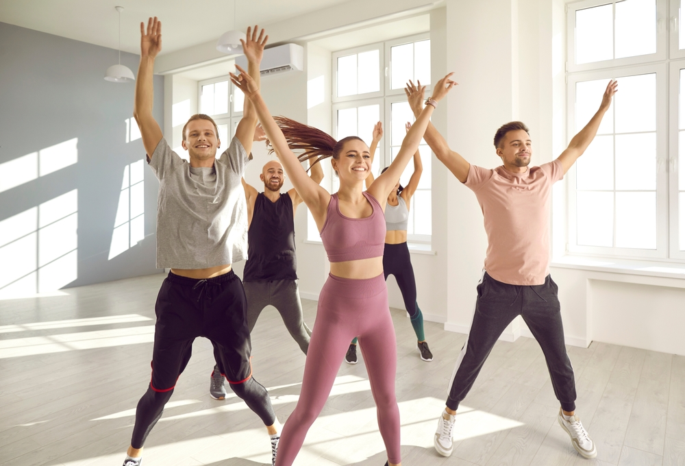 Bài tập cardio giảm mỡ: Nhảy sao (Star Jumps)