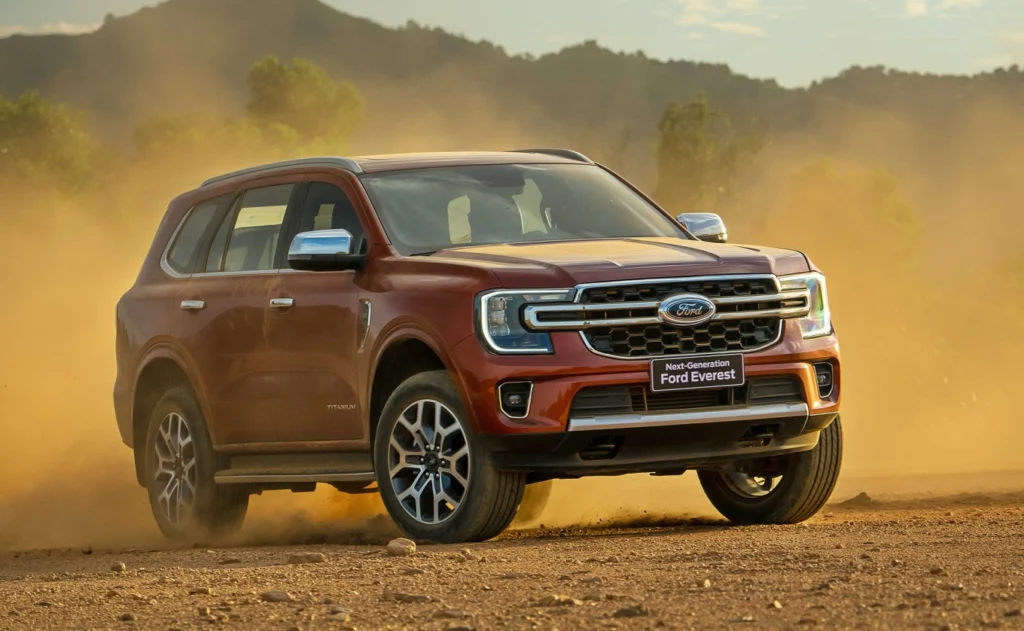 Với khoảng sáng gầm cao và hệ dẫn động 4x4, Ford Everest vẫn là lựa chọn đáng chú ý cho những ai thích khám phá.