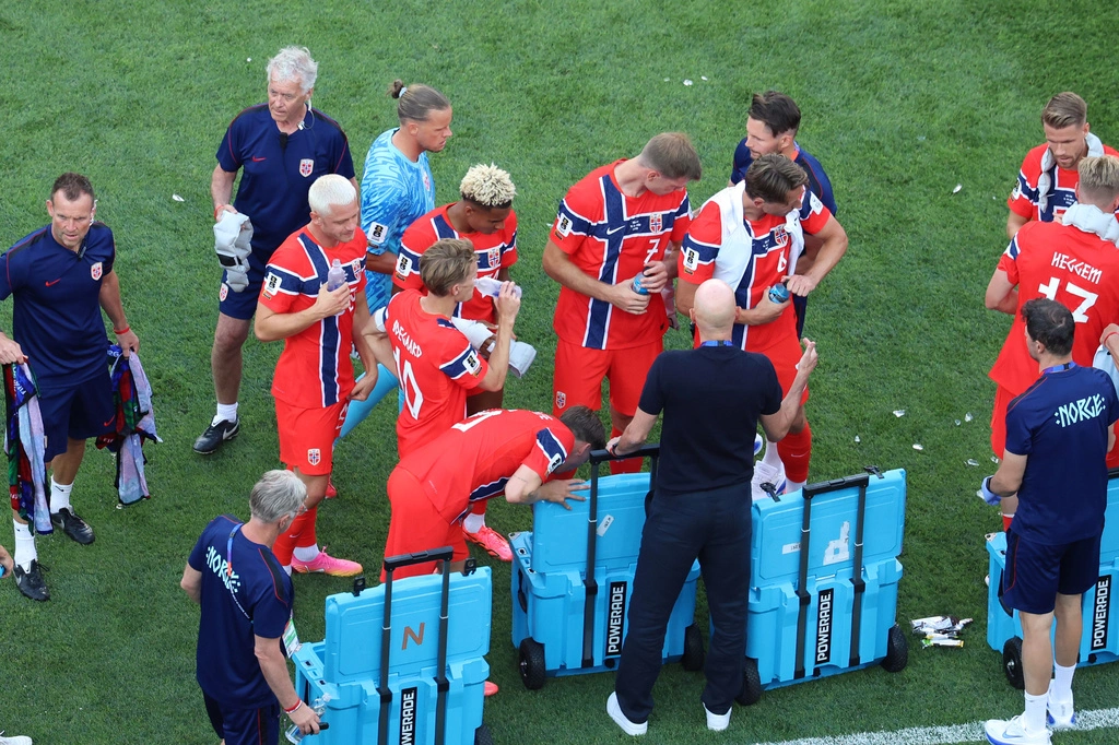 Quãng nghỉ tiếp nước tại World Cup đang khiến mọi người khó chịu_3