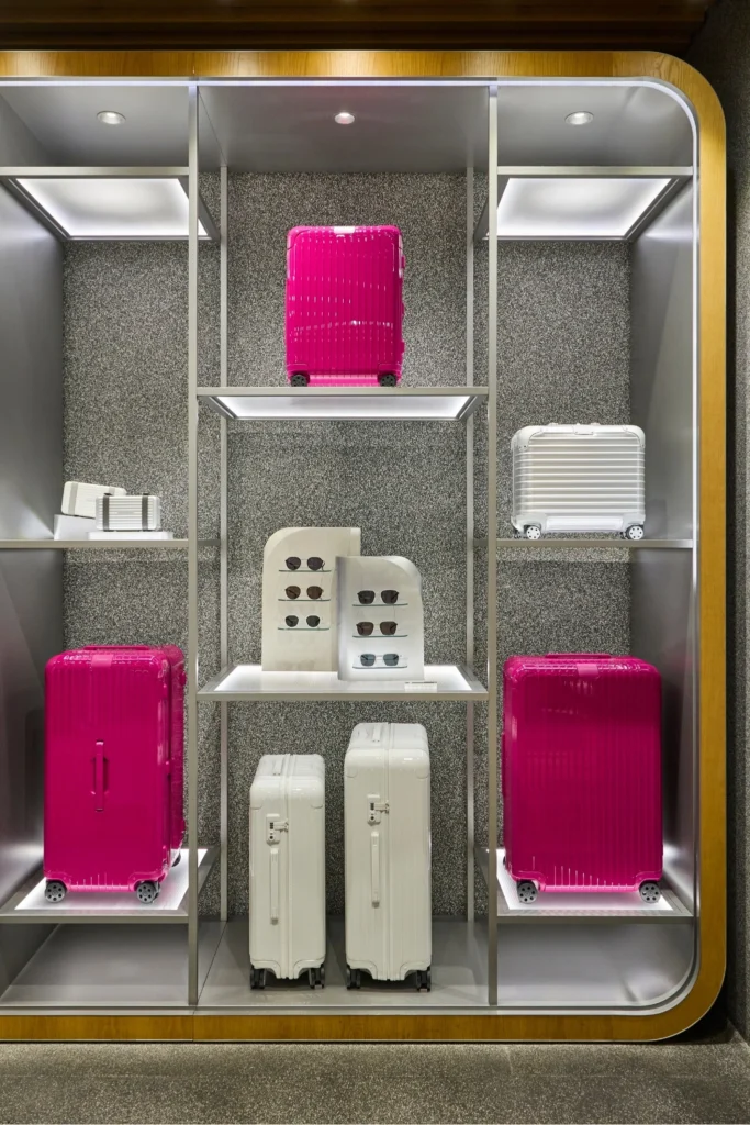 RIMOWA và bản hòa âm sắc màu trên những cung đường lữ hành_3