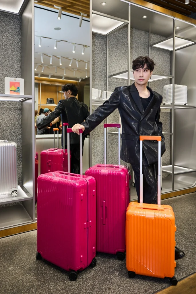 RIMOWA và bản hòa âm sắc màu trên những cung đường lữ hành_7