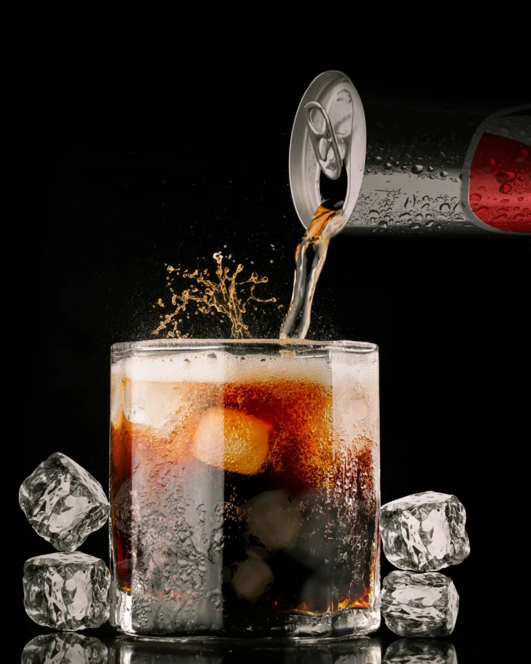 1 lon Coca bao nhiêu calo? Sự thật về lượng đường và nguy cơ tăng cân