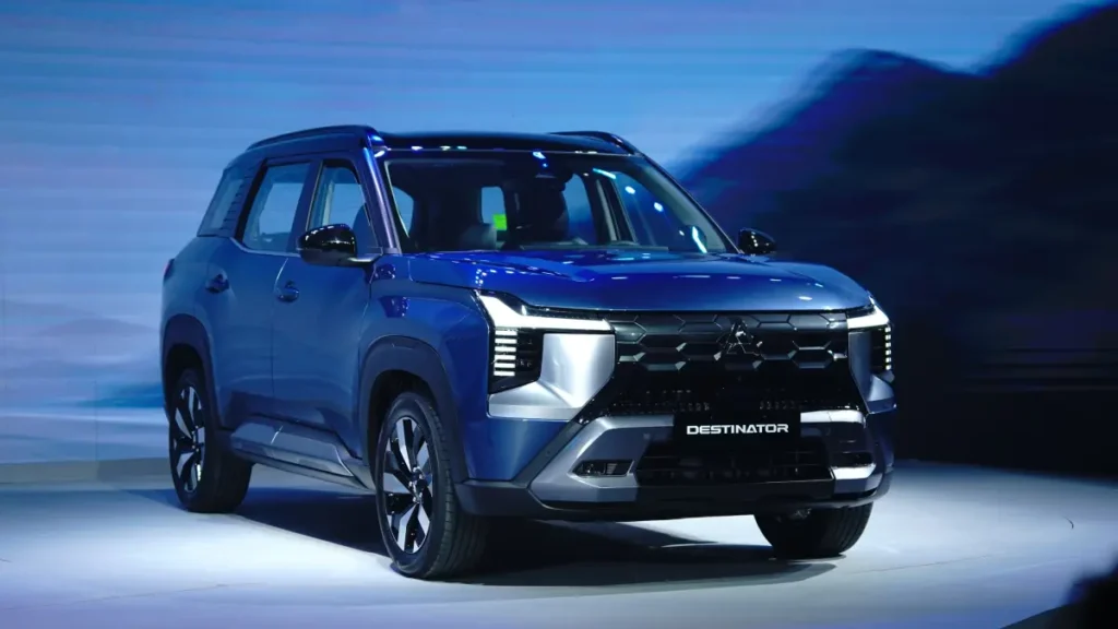 Xe ô tô Mitsubishi 7 chỗ giá bao nhiêu
