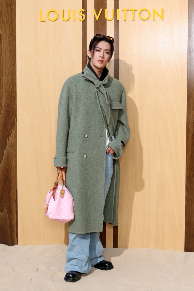 j-hope-gong-yoo-mang-suc-nong-den-louis-vuitton-nam-xuan-he-2027 10