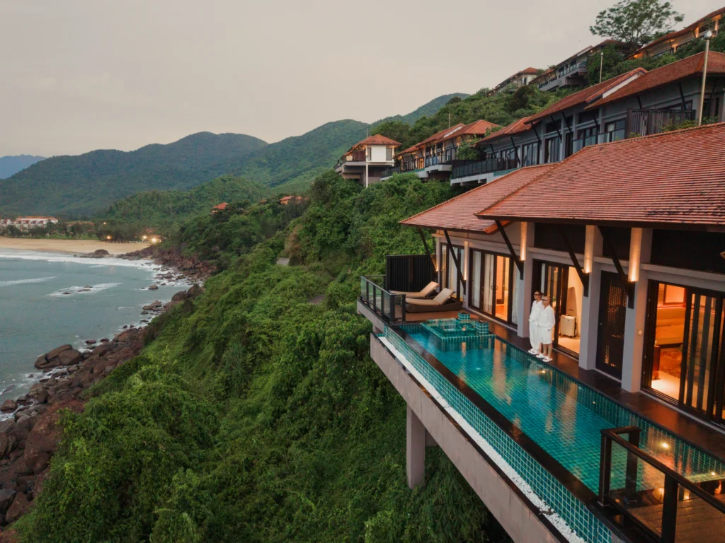 vungocson-quang-ba-ve-dep-viet-nam-qua-resort-2026-tai-vinh-lang-co