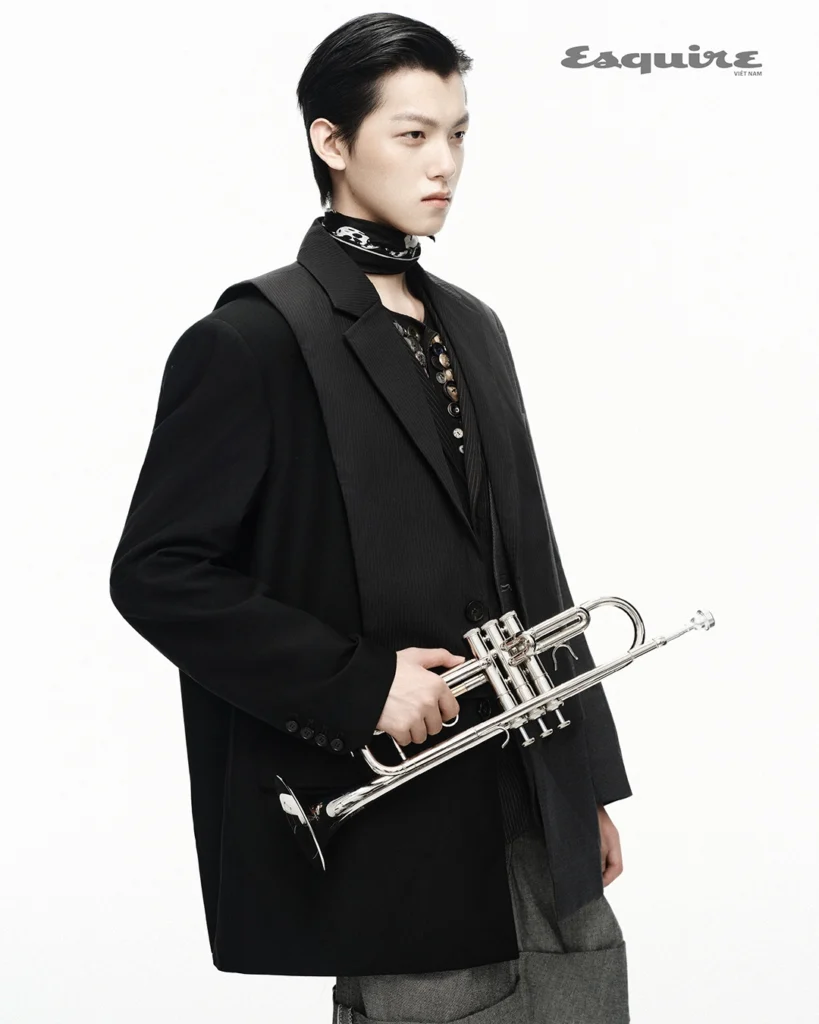 EQVN-UNCROWNED-PRINCE-22
