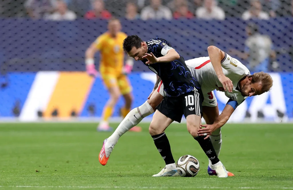 Messi làm thế nào để lật ngược thế cờ trước đội tuyển Anh_1