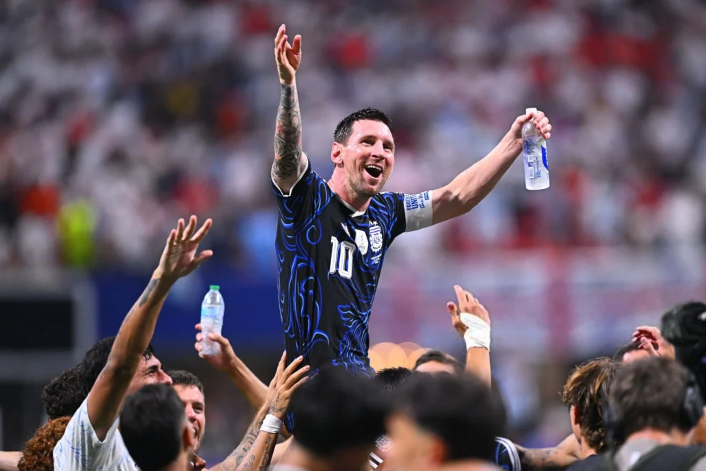 Messi làm thế nào để lật ngược thế cờ trước đội tuyển Anh_2