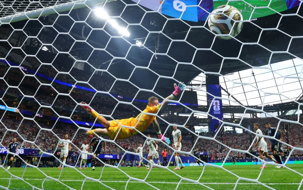 Messi làm thế nào để lật ngược thế cờ trước đội tuyển Anh_3