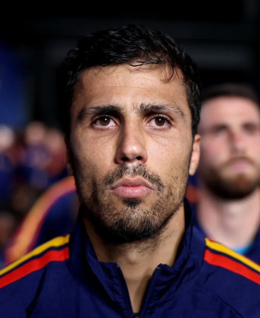 Rodri, người làm bóng đá bớt hỗn loạn_5