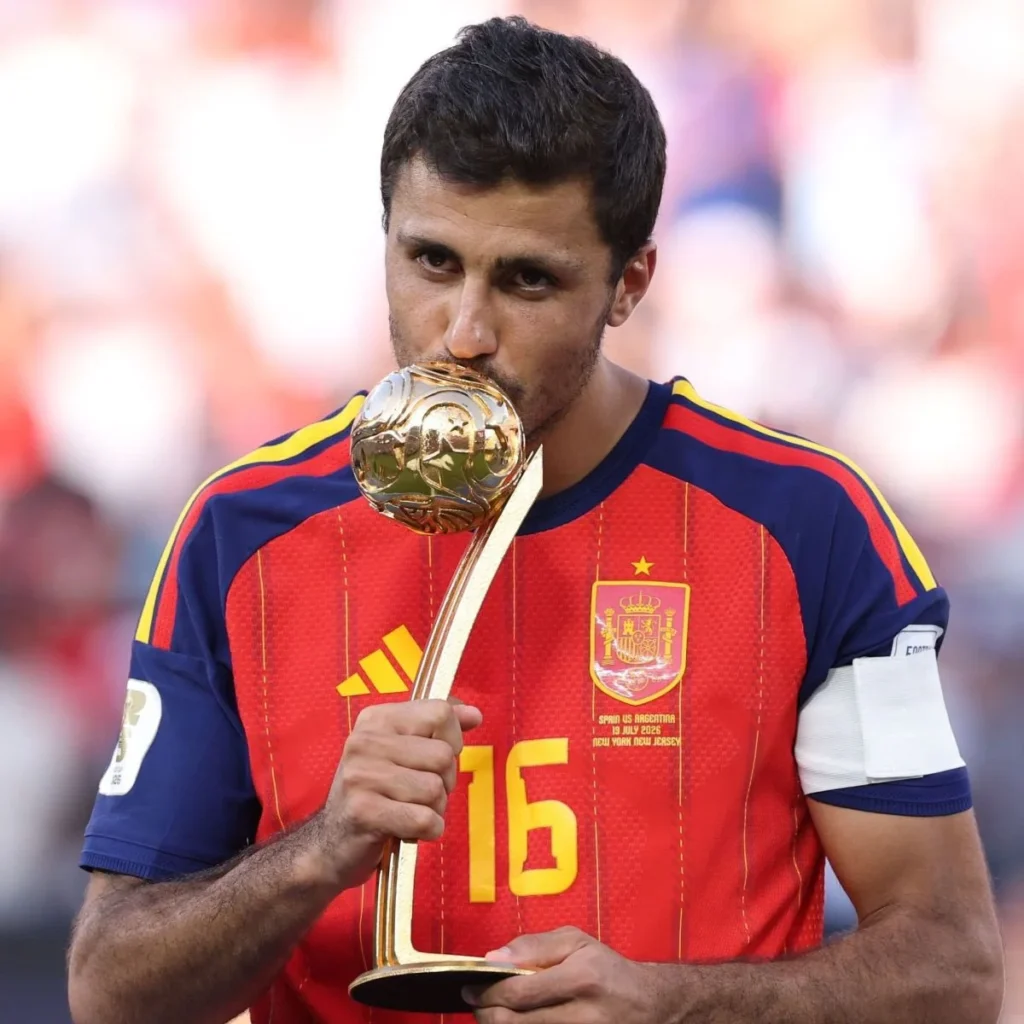 Rodri, người làm bóng đá bớt hỗn loạn_7