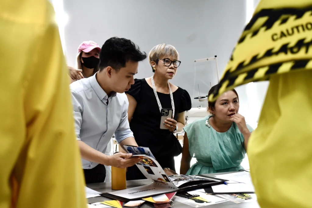 Thầy Nhựt tại buổi đánh giá tiến độ Đồ án Tốt nghiệp