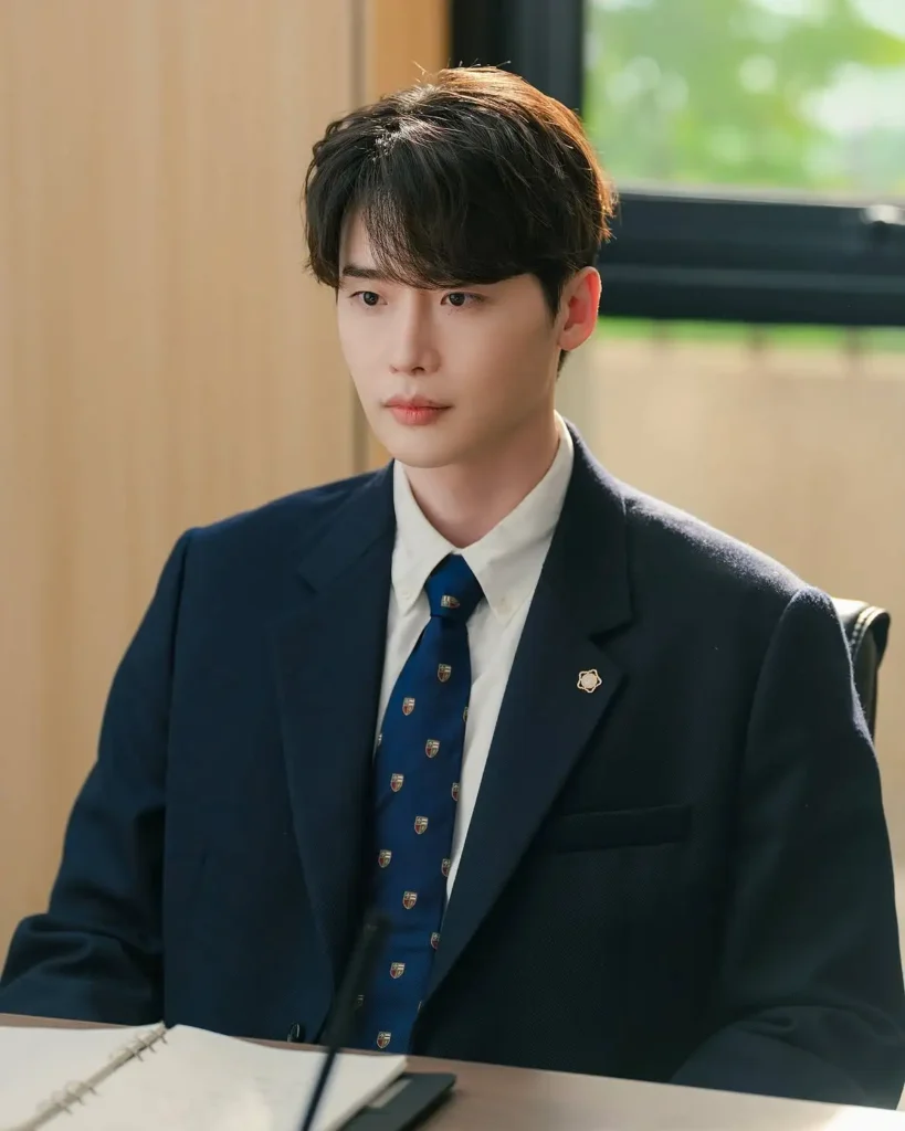  Phối đồ áo sơ mi trắng nam với suit navy
