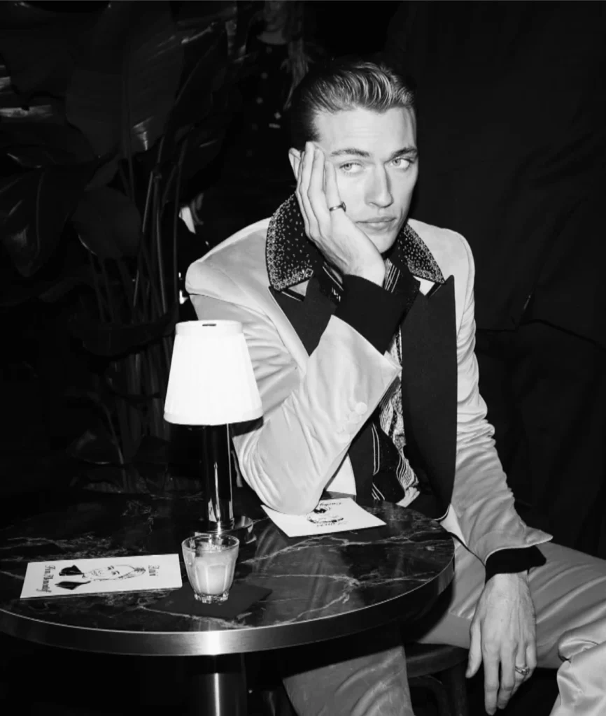 Người đẹp trai nhất thế giới là ai? Lucky Blue Smith