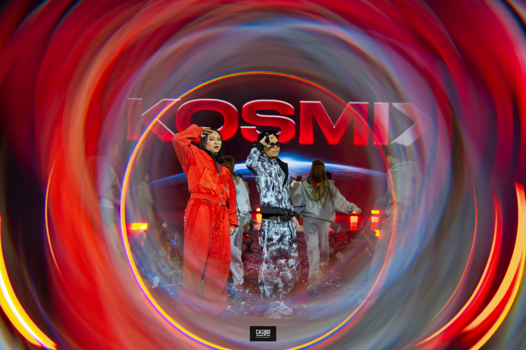 kosmik-live-concert-2026-tai-my-khep-lai-voi-nhung-san-khau-kho-quen 5