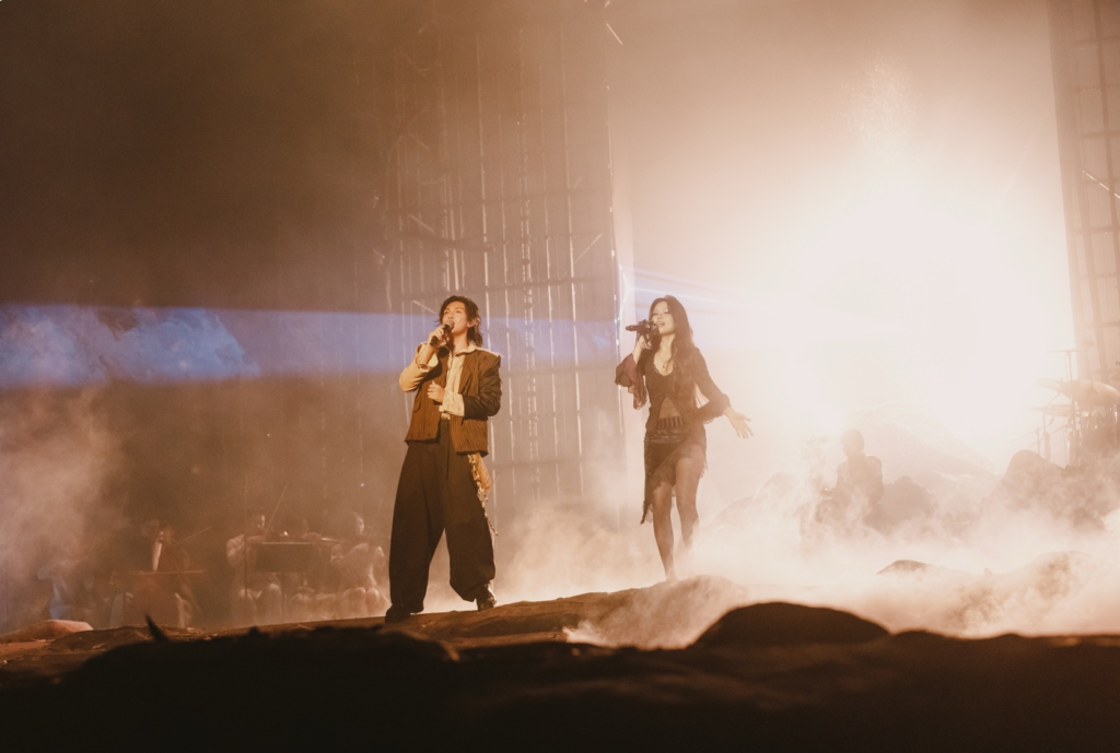 tlinh-va-phung-khanh-linh-nang-cam-xuc-concert-grey-d-len-dinh-diem 10