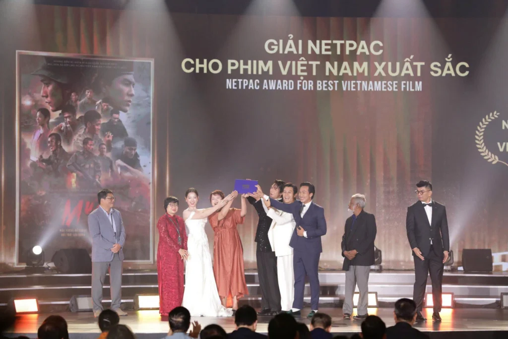 tu-chien-tren-khong-thang-lon-tai-lien-hoan-phim-chau-a-da-nang-2026 7