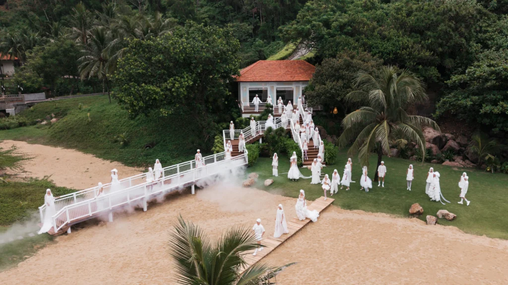 vungocson-tao-dau-an-voi-san-dien-giua-thien-nhien-banyan-tree-lang-co 24