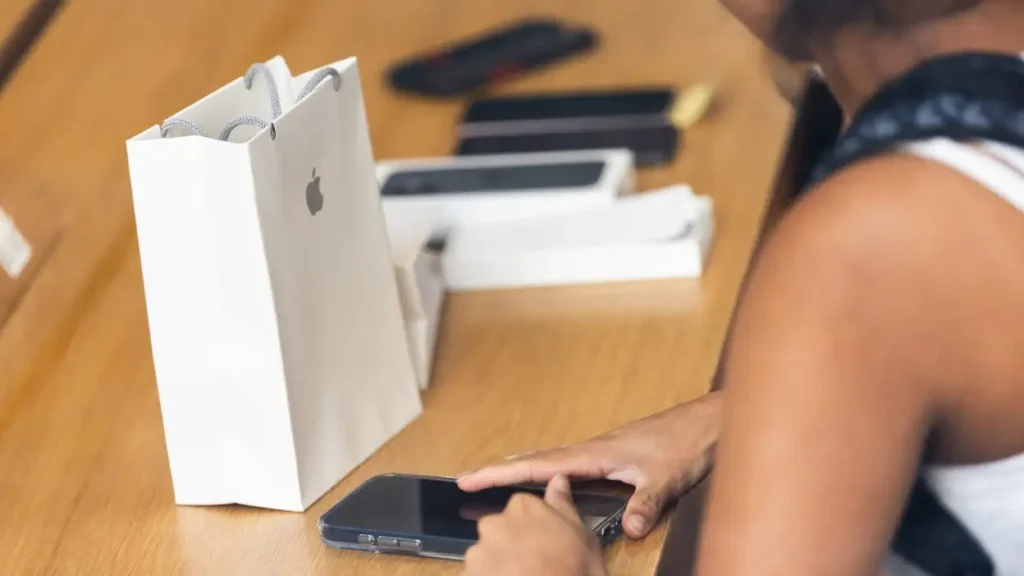 Apple khai tử đặc quyền mua iPhone được iFan yêu thích nhất_2