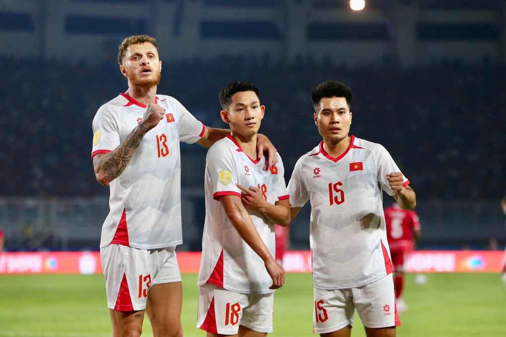 Màn cao tay của HLV Kim Sang-sik trước Indonesia_2