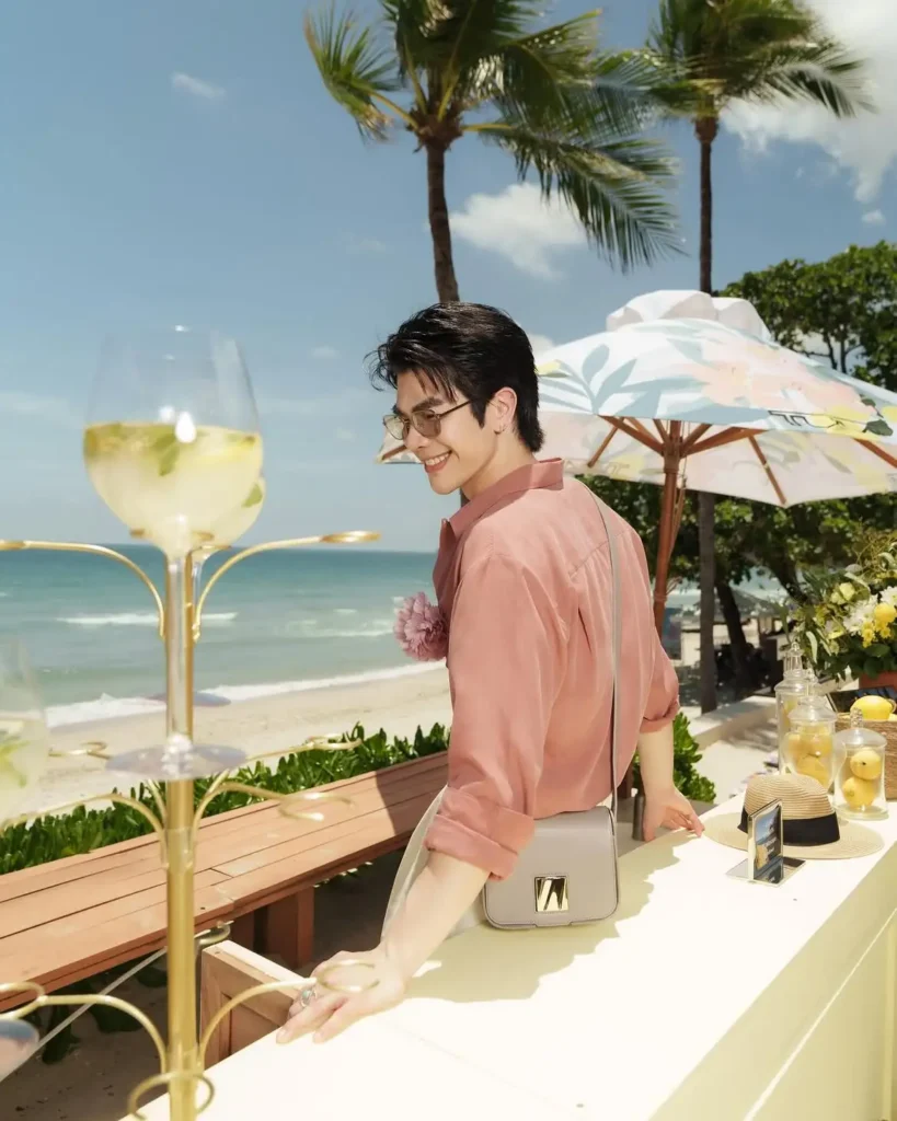 Phối đồ đi biển nam lịch lãm với áo sơ mi linen